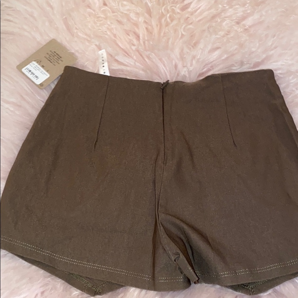 olive skort🤍 - Picture 2 of 3